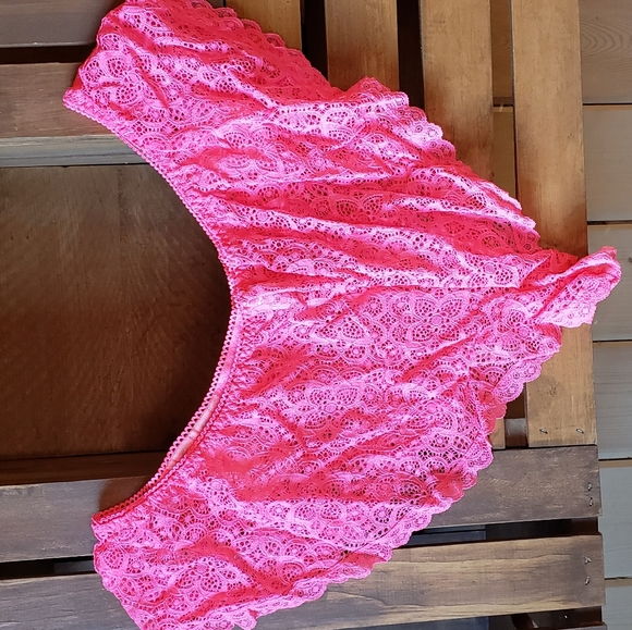 Victoria's Secret Lace Hot Panties - Picture 4 of 4